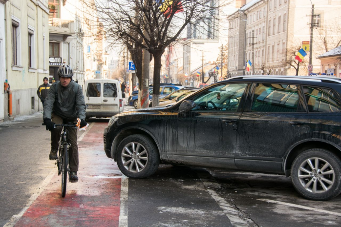 Viaţa de biciclist în Cluj-Napoca, sport extrem fără voie, pe piste construite prost  