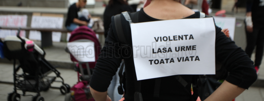 Părinții din Cluj au protestat în stradă față de violența asupra copiilor. Foto: Saul Pop