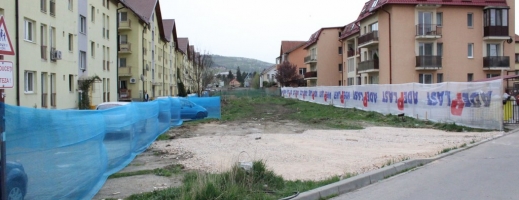 Haos în Florești -  Un nou bloc va fi construit între alte două blocuri. Vecinii își vor putea da mâna peste balcoane