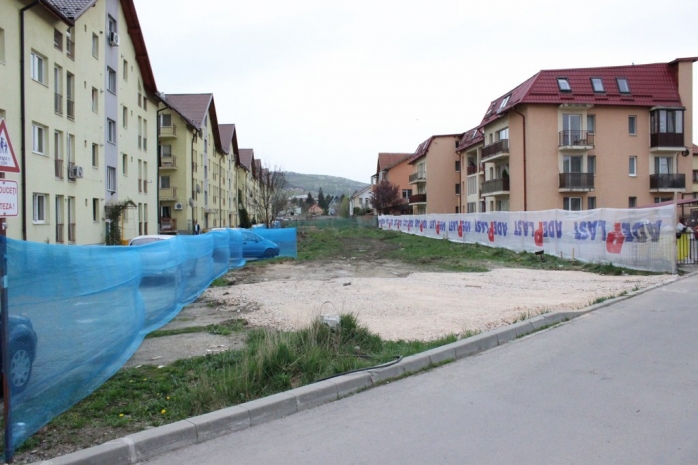 Haos în Florești -  Un nou bloc va fi construit între alte două blocuri. Vecinii își vor putea da mâna peste balcoane