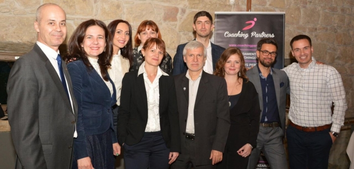 De la stanga la dreapta, Gabriel Katona, Monica Mureșan, Adriana Lakzadeh, Costel Coravu, Ioana Cuzerzan, Rudolf Nyari, Bogdan Vînău, (în plan secund) Alina Salomie, Diana Bodârnea, Flavius Turcanu. Foto: Cristi Horiea 