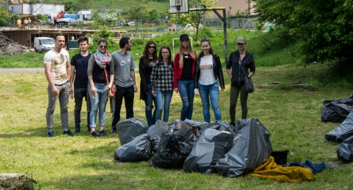 Studenţii de la FSPAC Cluj ajută copiii cu sindrom Down