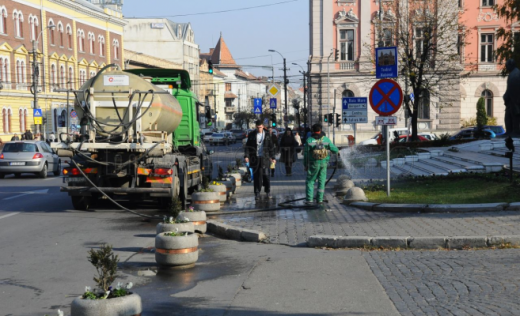 Trei ani de “război” fără învingători pentru curăţenia şi deszăpezirea străzilor