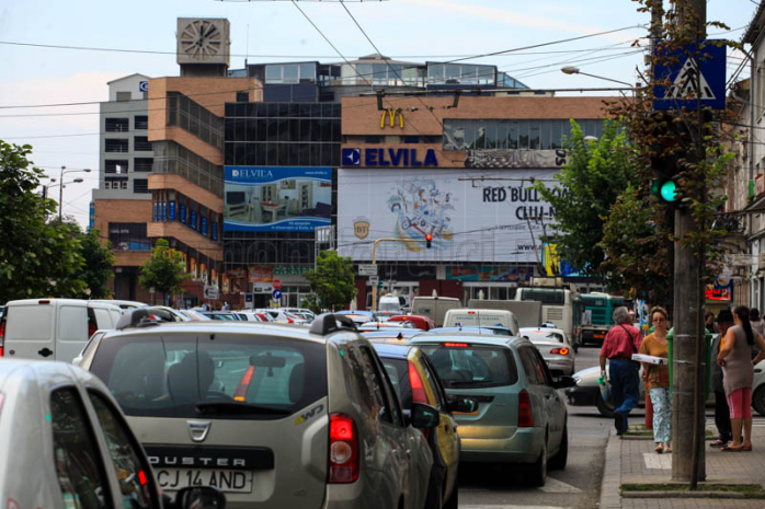 Aşa arăta Piaţa Mihai Viteazul luni după amiază. Foto Saul Pop