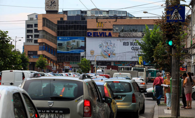 Noi modificări în circulaţia rutieră din cauza lucrărilor la podul Traian