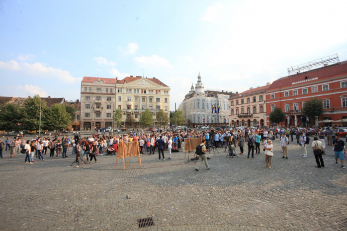 Politica a învins cultura