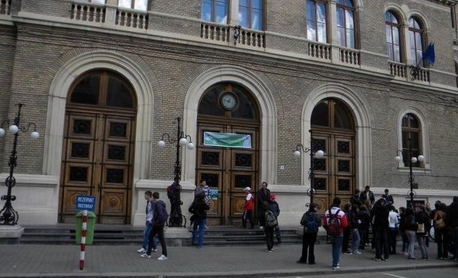 Aproximativ 15.000 de studenţi încep anul I, nivel licenţă şi masterat, la UBB