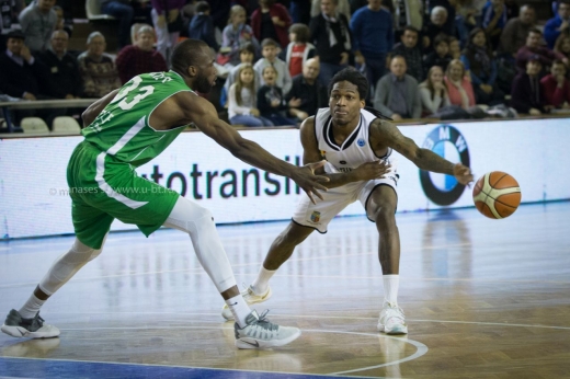 U-BT continuă cursa pentru titlul de campioană şi trofeul Cupei României. FOTO Arhivă / Şandor Manases