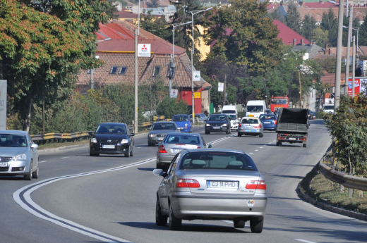 Clujenii s-au obişnuit să circule singuri: un om, o maşină. Foto: Monitorul