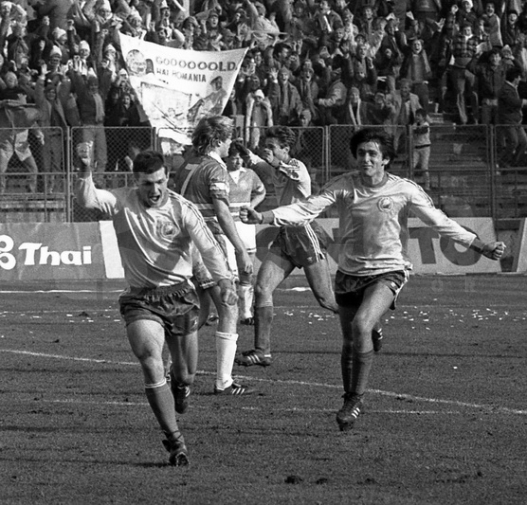 Ioan Ovidiu Sabău după golul din România – Danemarca din ‘89, care a dus tricolorii la Mondialul din Italia 1990. FOTO Arhivă personală