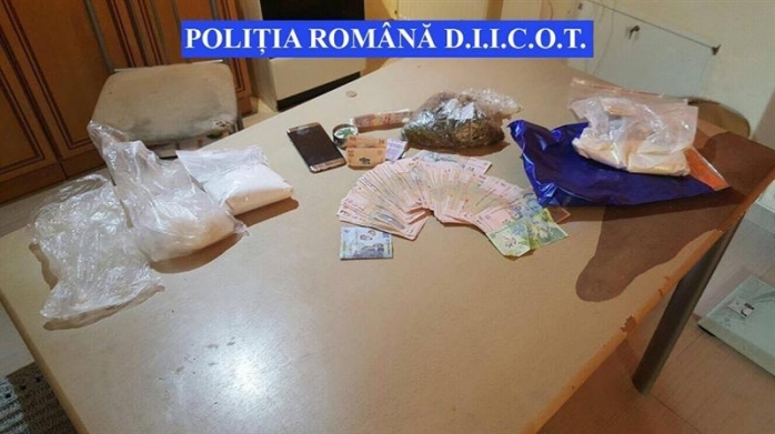 Fotografie făcuta de DIICOT dupa perchezitii