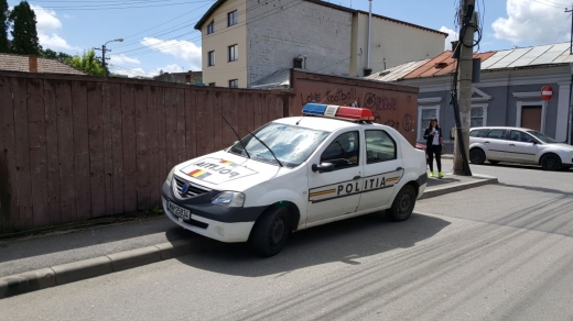 POZA ZILEI Poliţia împarte amenzi celor care parchează neregulamentar