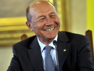 Băsescu, replică pentru Kelemen Hunor care l-a acuzat că a cerşit de două ori voturile maghiarilor şi secuilor: Pe Năstase şi Geoană i-am bătut de i-am snopit în ungurime, fără UDMR