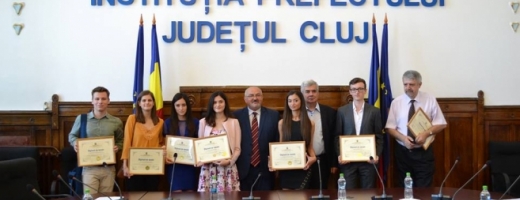 Primii nouă elevi clujeni care au obţinut medii de 10 la examenul de Bacalaureat au fost premiaţi săptămâna trecută de Prefectura Cluj