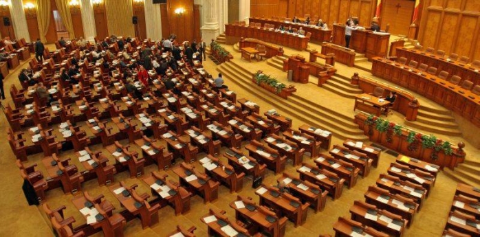 Cumpărături de vară la Parlament: covoare și aparatură profesională de bucătărie