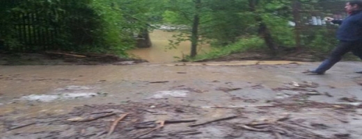 Ploile au făcut ravagii la Turda. Traficul rutier, întrerupt din cauza precipitațiilor abundente.  sursa foto turdanews.ro