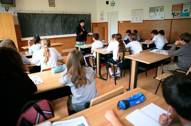 Părinţii vor camere video pe tot parcursul anului şcolar, nu doar la examene 