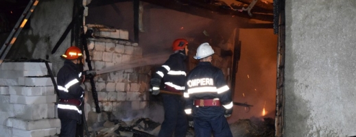 INCENDIU VIOLENT în Ocna Dej! Un adăpost de animale s-a făcut scrum  sursa foto dej24 