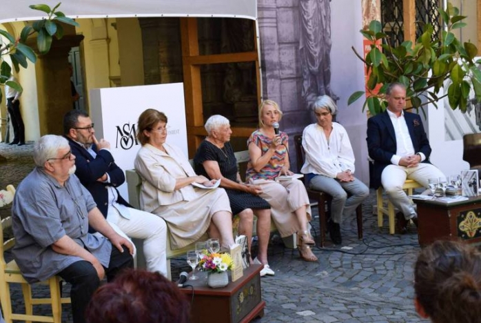 Andrei Pleșu, Michael Schmidt, Catrinel Pleşu, Sofia Folberth, Ruxandra Hurezean, Beatrice Ungar și Benjamin Josza, la lansarea cărților-document despre istoria sașilor transilvăneni