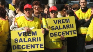 Profesorii ameninţă cu proteste dacă Guvernul nu rezolvă problemele salariale  Foto arhiva