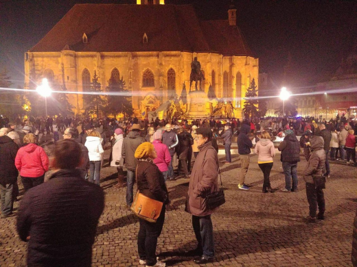 Clujenii protestează pentru “apărarea Justiției și Statului de srept în România”  Foto Bianca Tămaş  Sursa video Facebook Sergiu Raul si Diana Alexandra B