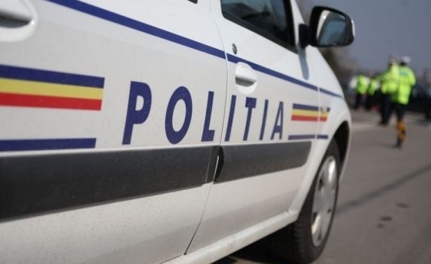 Şofer beat şi cu permisul reţinut, prins de poliţişti după ce a provocat un accident