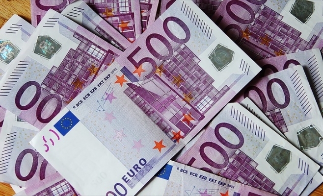 Euro urcă spre 4,66 lei