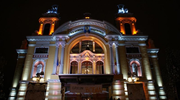 O nouă premieră la Teatrul Naţional: „Cine spală oala de mămăligă”