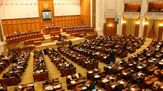 Moţiunea de cenzură va fi dezbătută şi supusă votului plenului Parlamentului joi, la ora 11.00