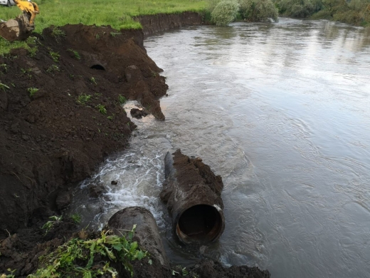 Aducțiunea de apă a Companiei de Apă Someș s-a rupt la Iclod