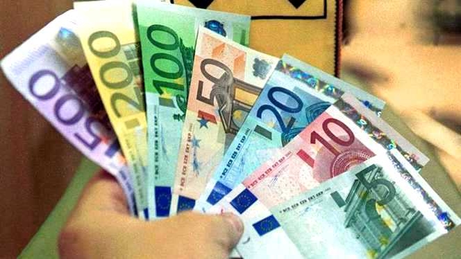 ANALIZĂ ECONOMICĂ Euro se apropie de 4,74 lei, aurul atinge un nou maxim