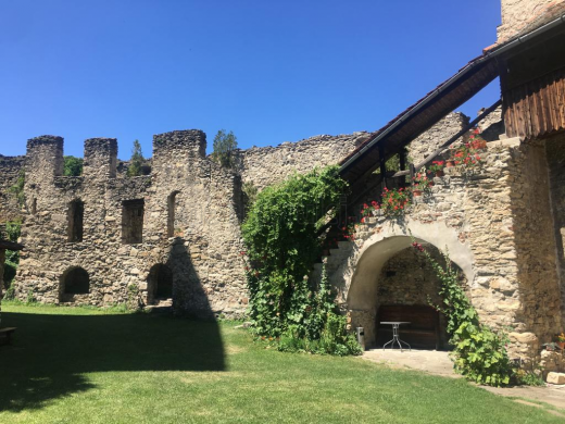 Cetatea Câlnic a fost reconstruită recent și este impresionantă