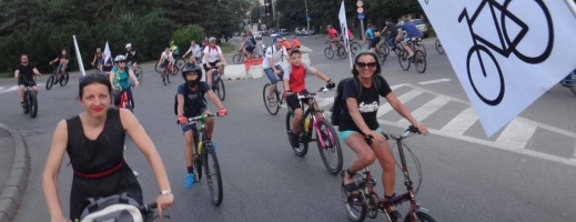 Marșul Bicicliștilor Clujeni: „Pistele sunt doar o cacealma inutilă bicicliștilor, să dea bine în statistici!”