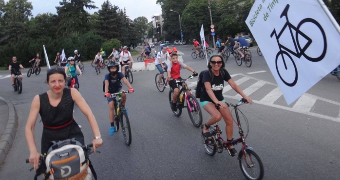 Marșul Bicicliștilor Clujeni: „Pistele sunt doar o cacealma inutilă bicicliștilor, să dea bine în statistici!”