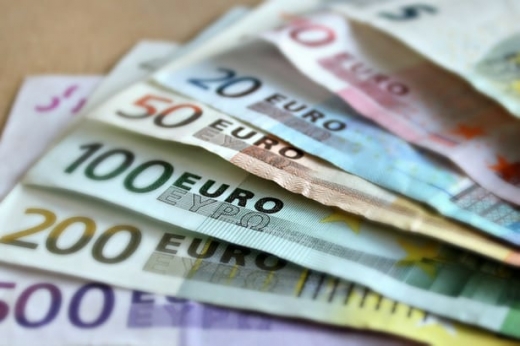 ANALIZĂ ECONOMICĂ Leul s-a depreciat din nou față de euro, care a ajuns la 4,73 lei