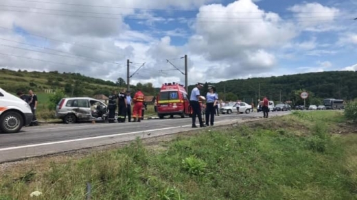 O mamă GRAVIDĂ și băiețelul ei de 5 ani AU PIERIT într-un TERIBIL accident în Mureș