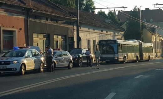 „Nota de plată” pentru șoferul unui Porsche care a lovit un autobuz CTP și s-a făcut nevăzut