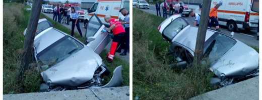 Grav accident la Iclod, o femeie s-a înfipt cu mașina într-un cap de pod