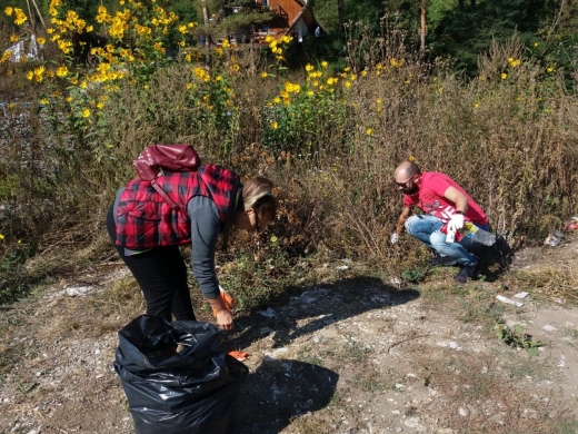 Acțiune de ecologizare în Cheile Turzii. Sute de saci de gunoaie au fost adunate de voluntari!