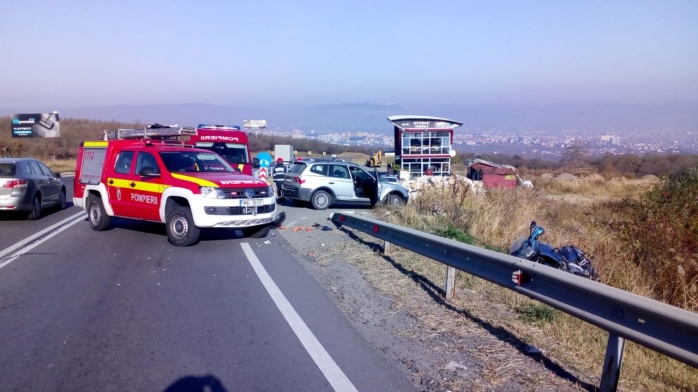 Accident GRAV în Feleacu! Un motociclist, proiectat peste parapet, sursă foto: ISU Cluj