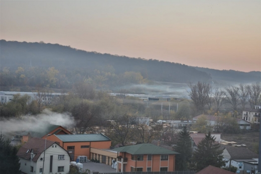 FOTO Fenomen „meteo” ciudat în Dâmbul Rotund. Unii clujeni ard cu voioșie gunoaiele