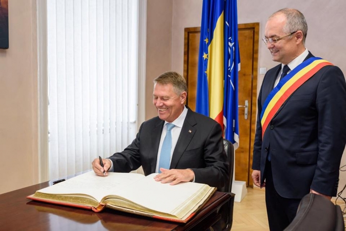 Iohannis: „Fără PSD, nu era nevoie să spună Boc că dorim aceleași condiții ca la Paris, München sau Roma!”, sursă foto: Facebook Emil Boc