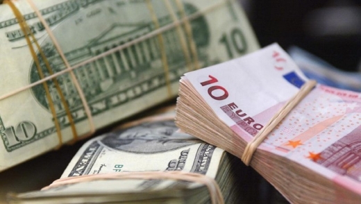 ANALIZĂ Euro a stagnat aproape de 4,76 lei, cursul monedei americane a crescut