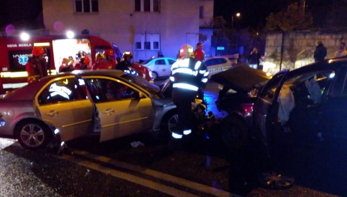 FOTO Trei adulți și doi copii răniți într-un accident pe Calea Turzii, sursă foto: ISU Cluj