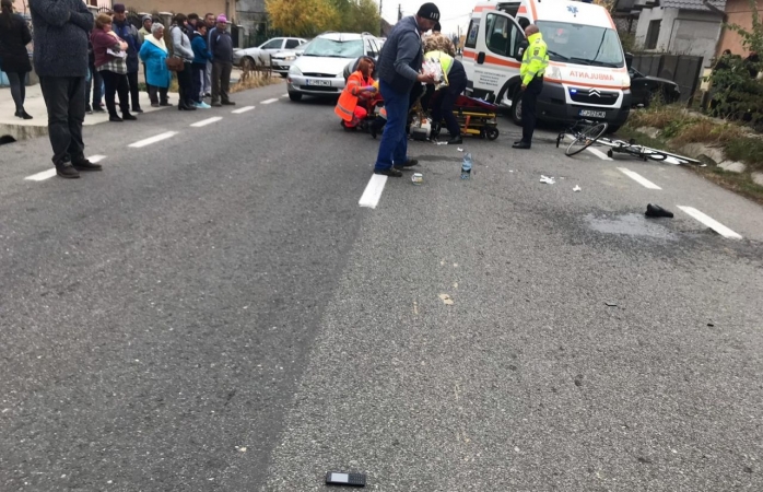 Un biciclist care a tăiat calea unui șofer la Dej, transportat de urgență la UPU Cluj-Napoca, sursă foto: IPJ Cluj