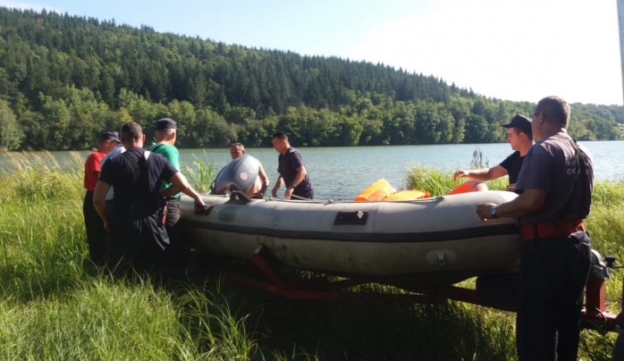 Descoperire macabră! Un bărbat de 45 de ani a fost găsit decedDescoperire macabră! Un bărbat din Bacău, găsit decedat într-un lac din Clujat într-un lac