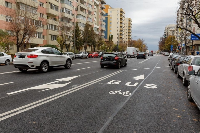 O nouă bandă dedicată, aceleași vechi obiceiuri? Boc disculpă șoferii, dar anunță pedepse aspre: „A greși e omenește, a persevera e diabolic!”, sursă foto: Facebook Emil Boc