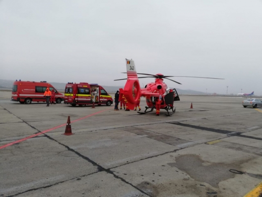 EMOȚII pentru elicopterul SMURD de la Jibou! Aterizare de URGENȚĂ pe Aeroportul Cluj, sursă foto: arhivă, Raymond Füstös, monitorulcj.ro