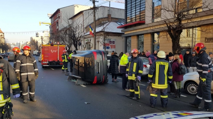 VIDEO Momentul impactului care răstoarnă un Audi pe Calea Dorobanților, surprins de o cameră, sursă foto: ISU Cluj