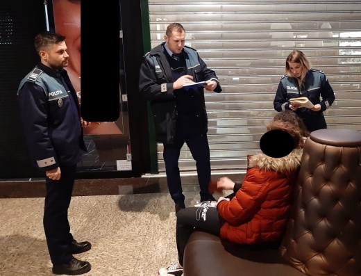 Elevi chiulangii, prinși de polițiștii clujeni la mall, sursă foto: IPJ Cluj